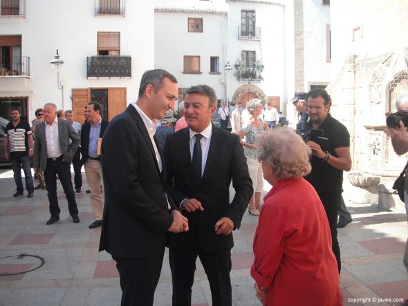 César Sánchez y José Chulvi en el Ayuntamiento de Xàbia