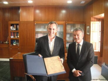 César Sánchez ha firmado en el libro
