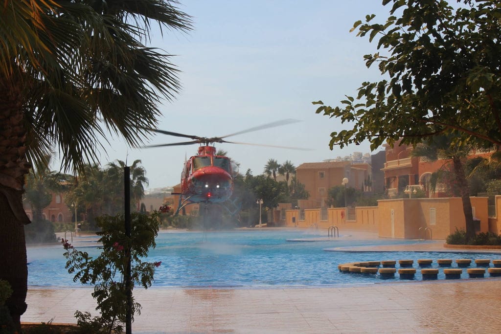 Helicóptero cargando