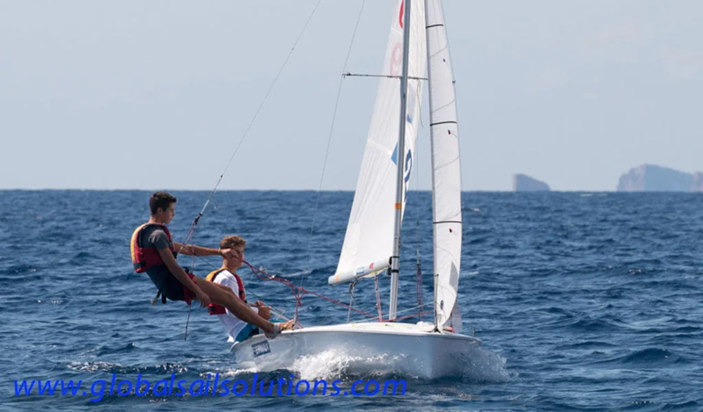 Hermanos Luján con su barco