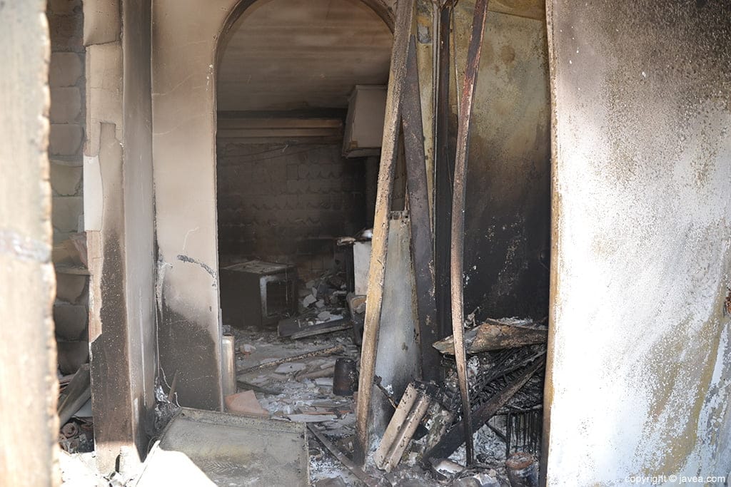 Interior de casa quemada
