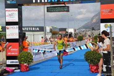 Joan Fuster entrando triunfador en meta