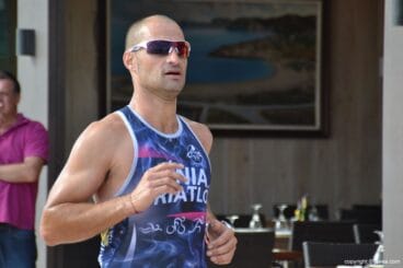 Marcelo Moreno corriendo