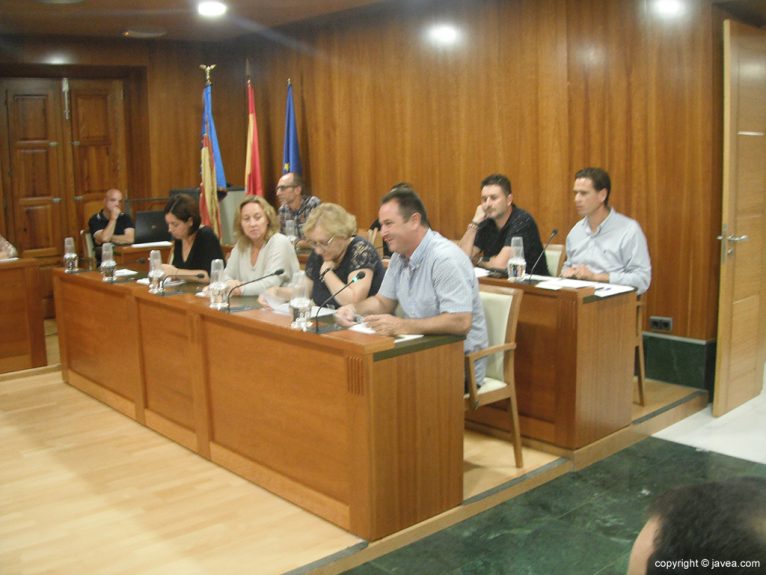 Los grupos de la oposición en sesión plenaria