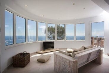 Sala de estar con vistas Aguila rent a villa