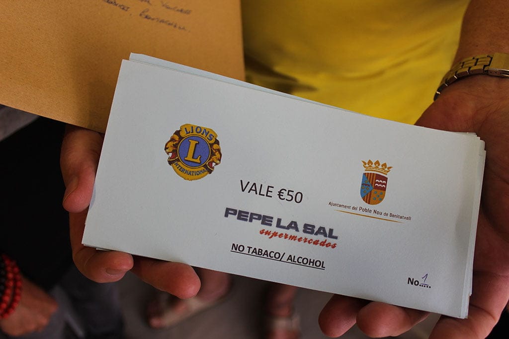 Lions Club dona vales por vaor de 50 euros