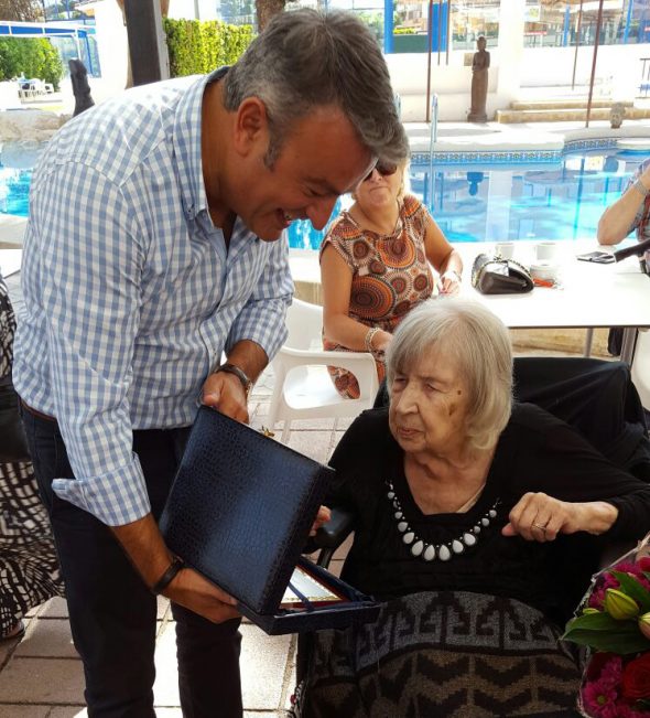 Cynthia celebra su 100 cumpleaños