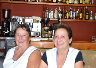 Ana y Cuqui, gerentes del Restaurante Bahía