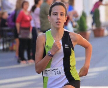 Atleta del CA Llebeig Xàbia  durante la carrera