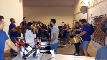 Batukada animando las calles de Duanes de la Mar