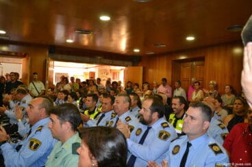 Los agentes en el salón de plenos del ayuntamiento