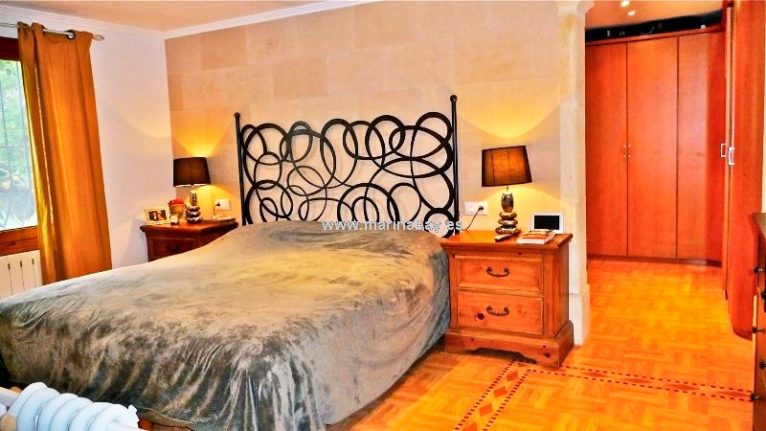 Elegante dormitorio MarinaBay Homes