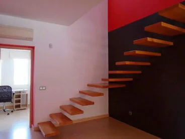 Escalera colgante Casanova Villas Inmobiliria