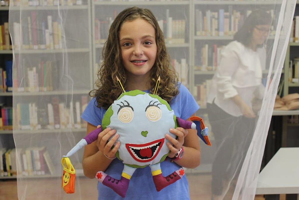 La ganadora, María Buigues y la mascota Terry