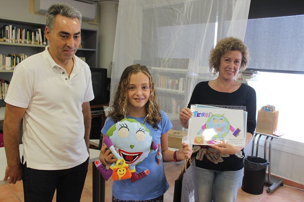 María y el dibujo ganador