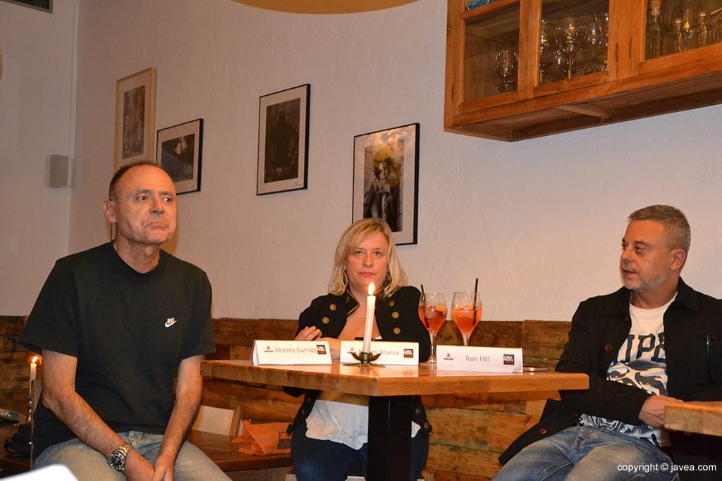 Mesa redonda de escritores