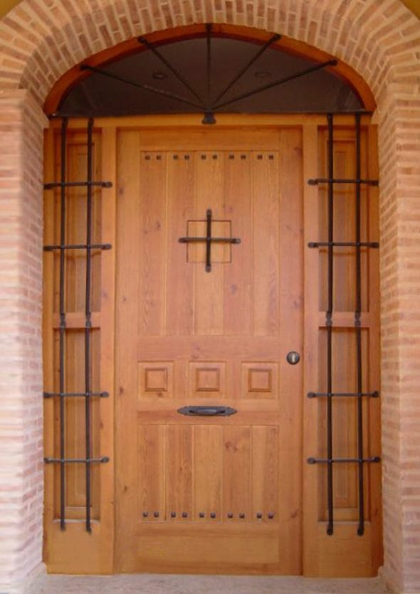 puerta-entrada-estilo-rustico-carpinteria-fusta-590x835