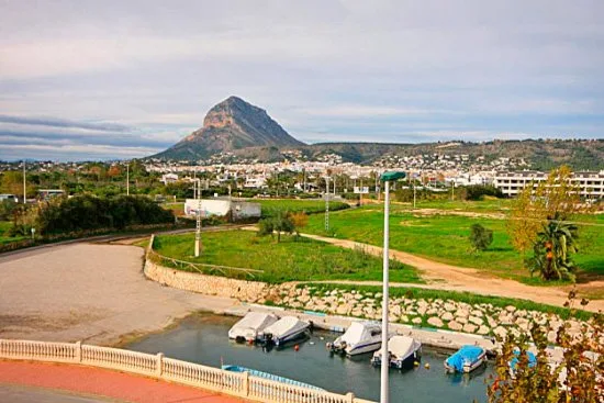 Vistas Nou Fontana Águila Rent a Villa