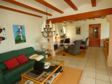 Amplio salón de la casa Inmobiliaria-Belen-Quiroga
