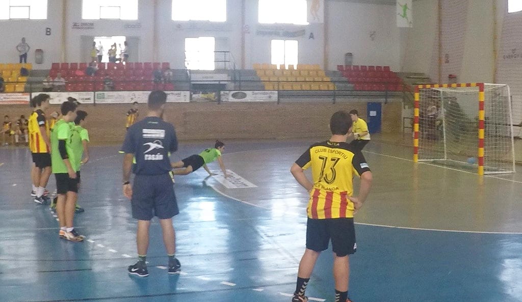 Cadete del CH Xàbia marcando un penalty