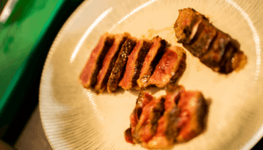 Carne preparada en La Perla de Jávea