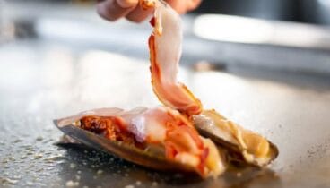 Cocina mediterránea con producto fresco del mar y la tierra