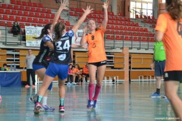 Duna Navarro dando un pase