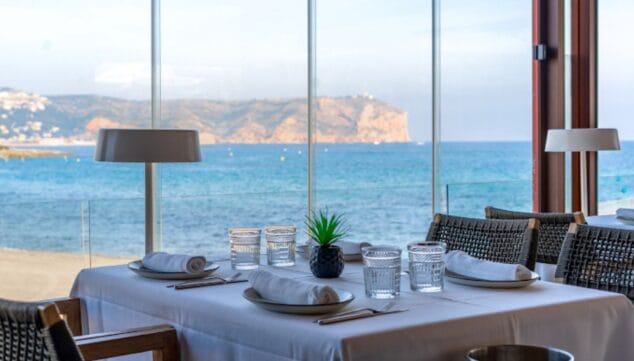 Imagen: La Perla de Jávea, donde el Mediterráneo se vive en cada bocado.