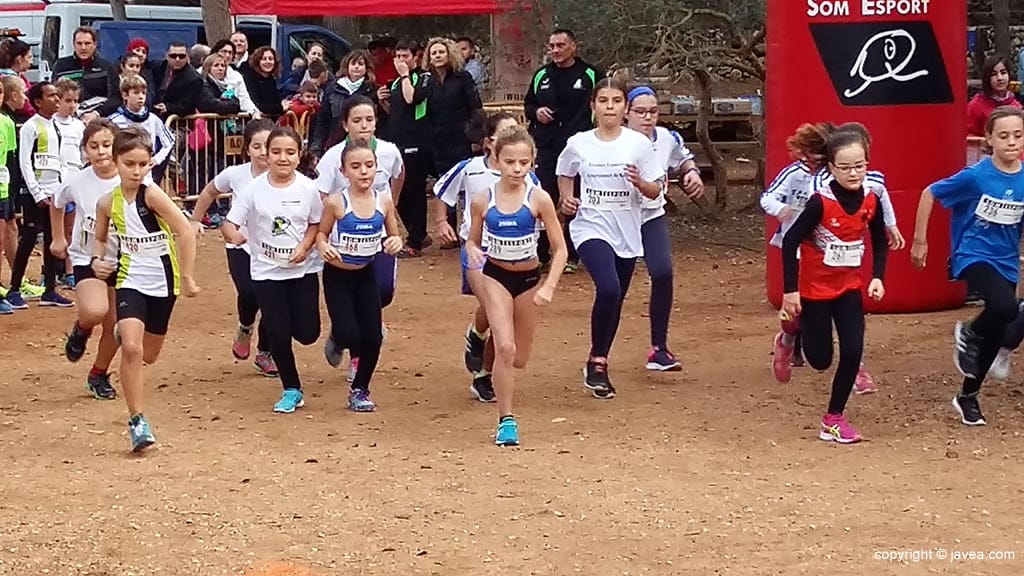 Salida de la carrera Benjamín Femenina