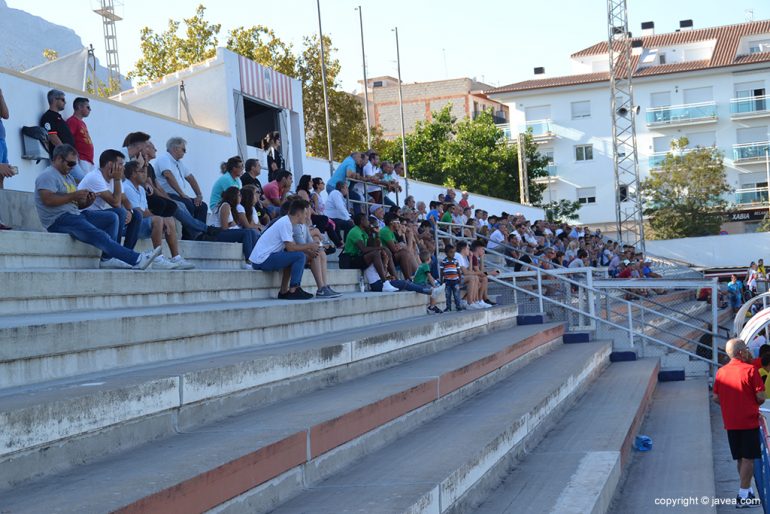 Público en la grada durante un partido del CD Jávea