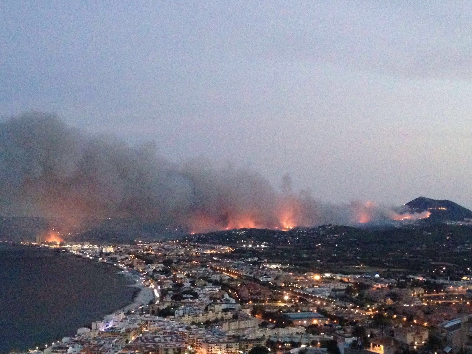 Vista general del incendio de Benitatxell y Xàbia