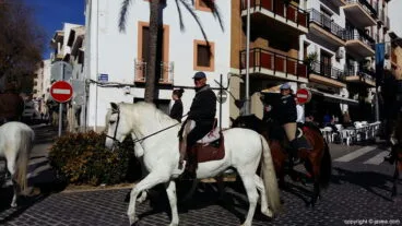 Desfile de carros y caballerías