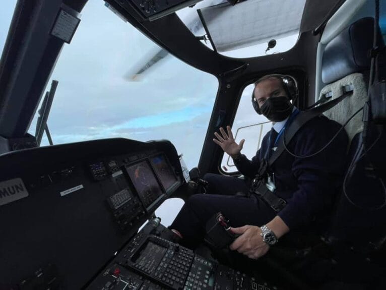 Eusebio Miñana en el helicóptero