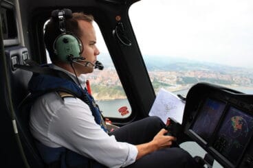Eusebio Miñana pilotando