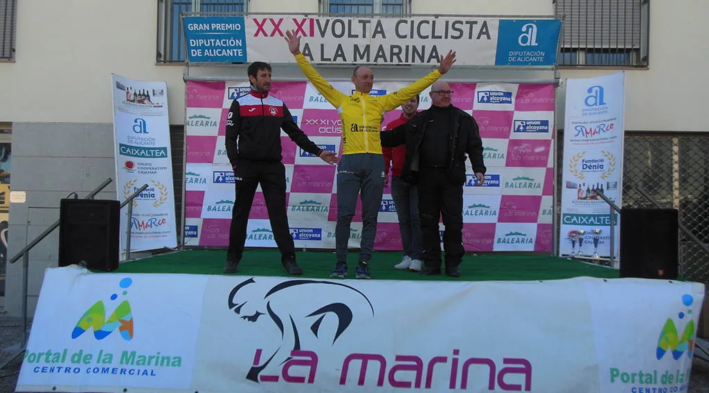 Francesc Boscá con el jersey de líder de la Volta