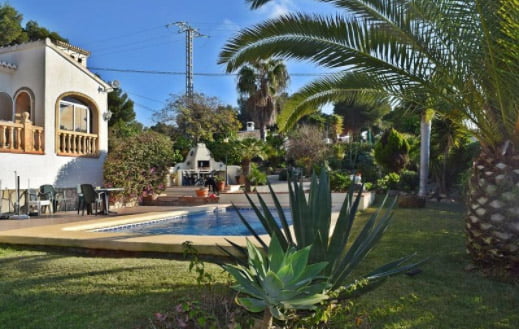 Jardín con piscina Costa Blanca North Property Finder
