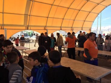 Reparto comida Skaramagas