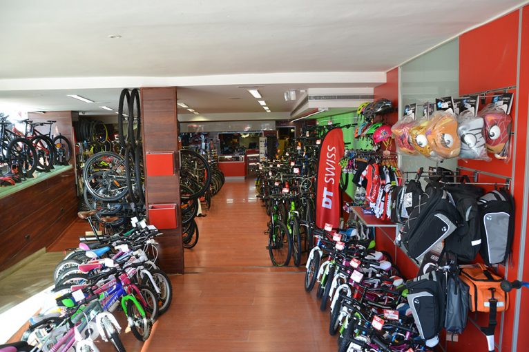 Разнообразие велосипедов на велосипеде Xàbia
