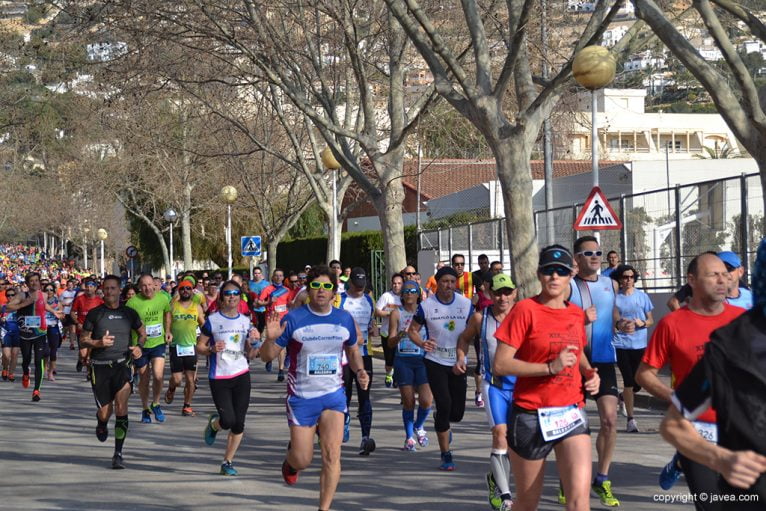 Atletas corriendo en Xàbia