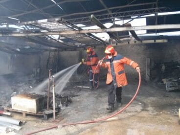 Bomberos en un incendio