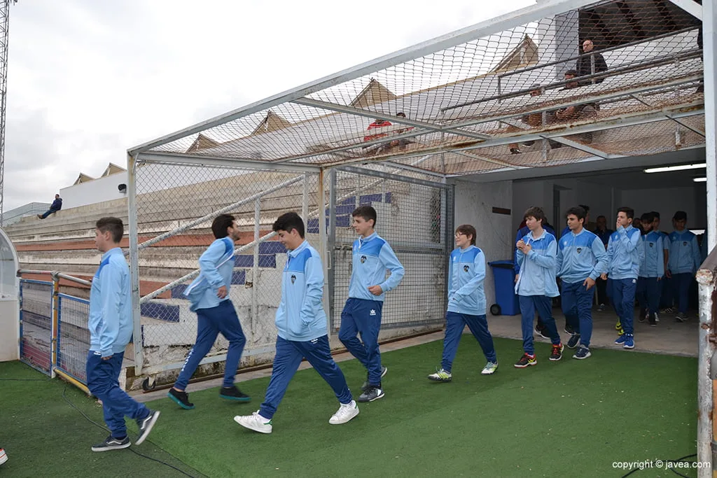 Cadetes saliendo al campo