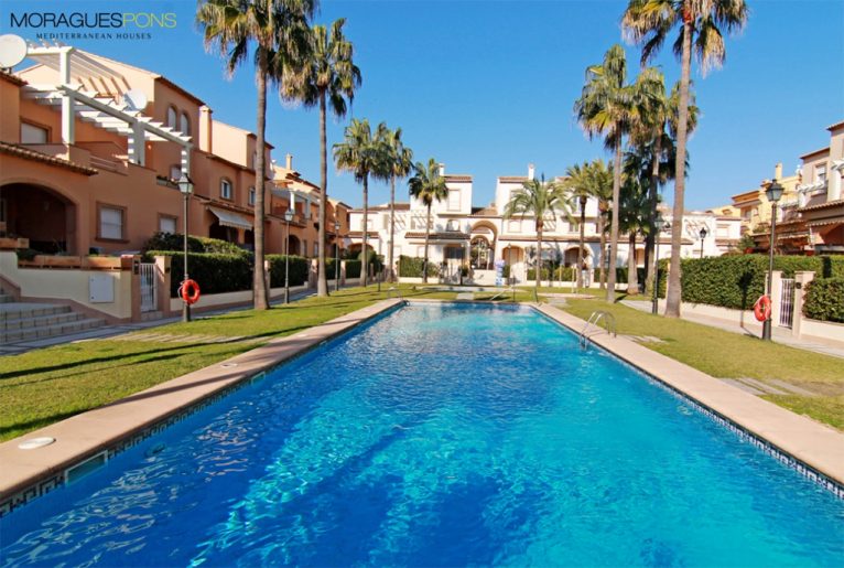 Gran piscina comunitària MORAGUESPONS Mediterranean Houses
