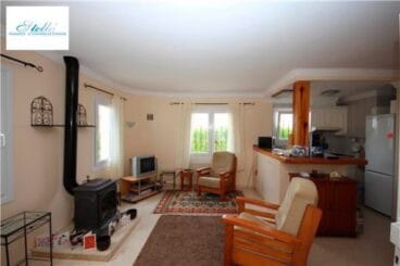 Salón con chimenea Stella inmo Consulting