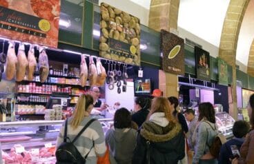 Alumnos en el Mercado Municipal