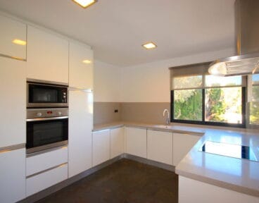 Amplia cocina Villadom Spain