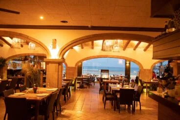 Comedor espacioso en Restaurante La Fontana