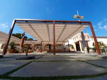 Exterior grande con Toldos Teo