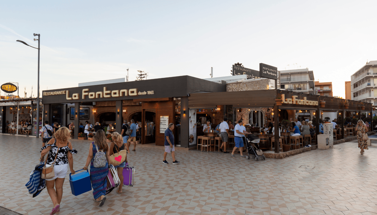 Fachada de La Fontana en Paseo de la Playa del Arenal