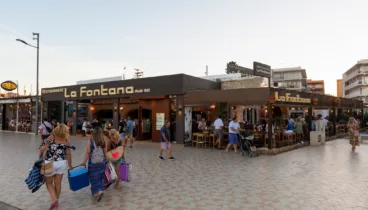 Fachada de La Fontana en Paseo de la Playa del Arenal