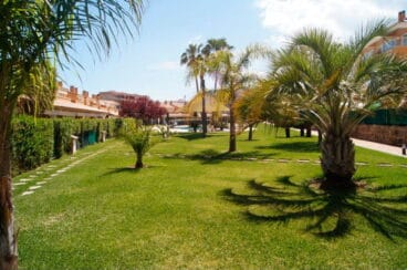 Jardín de la casa Javea Houses Inmobiliaria